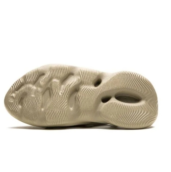 Adidas Yeezy Foam RNNR - Stone Salt - Picture 5 of 7